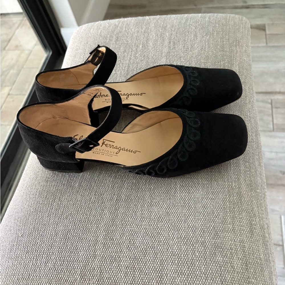 Salvatore Ferragamo boutique, black shoes, 7 - Picture 2 of 9